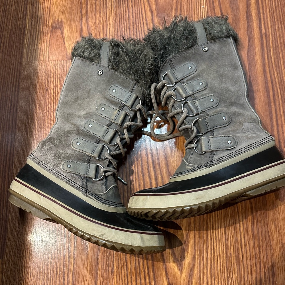 Sorel winter boots women’s size 9